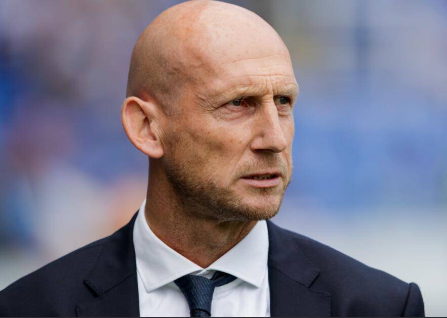 沉迷于酒精, 他就是曾经, 被逮捕的