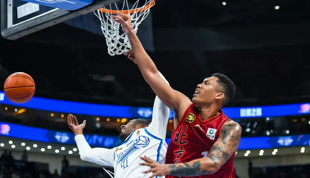 特别是内线, 北京首钢签, 订新合同