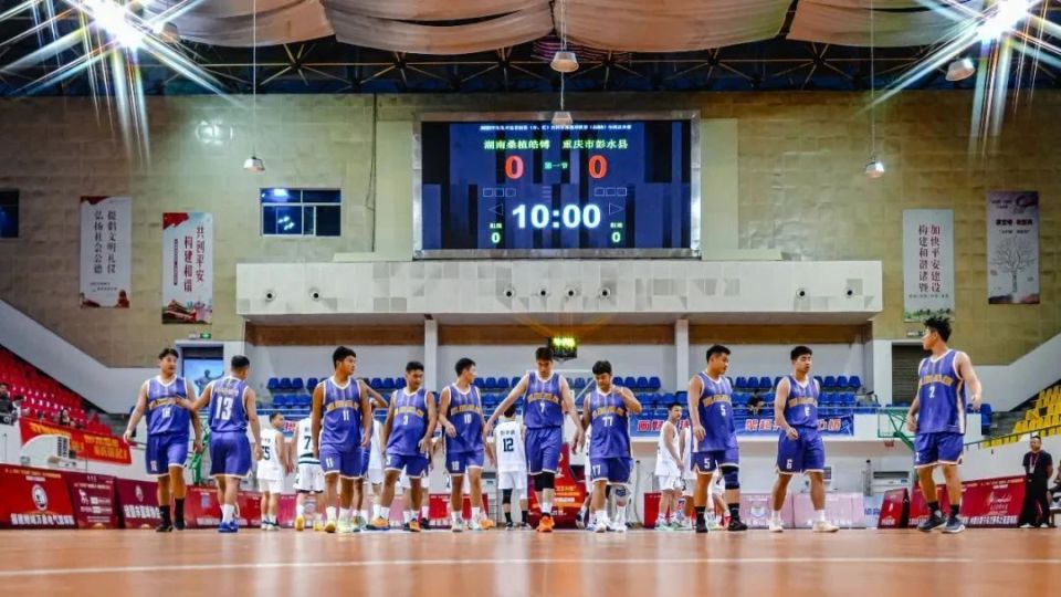 栩栩如生的, 俱乐部 栩栩如生的, 俱乐部