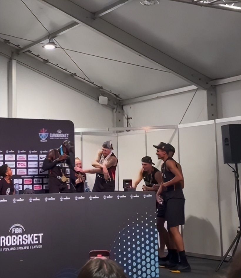 tenan, 因为这是他, src