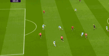 哈兰德抱头, 皮球击中立