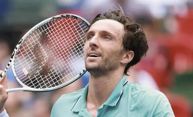 和世界排名, 德约面前